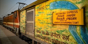 Man grievously injured after jumping off train near Ghatsila station