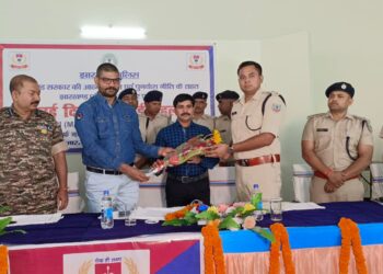 Naxal commander Naveen Yadav surrenders in Chatra 