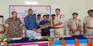 Naxal commander Naveen Yadav surrenders in Chatra 