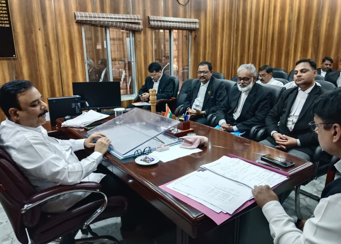 Palamu PDJ interacts with advocates on motor accident claims