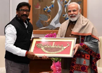 Jharkhand CM Hemant Soren not to toe Mamata or KCR line, plays perfect host to PM Modi