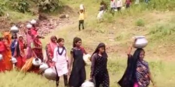 Displaced by Karam Dam, residents of 9 villages isolated on a hillock in Dhar district