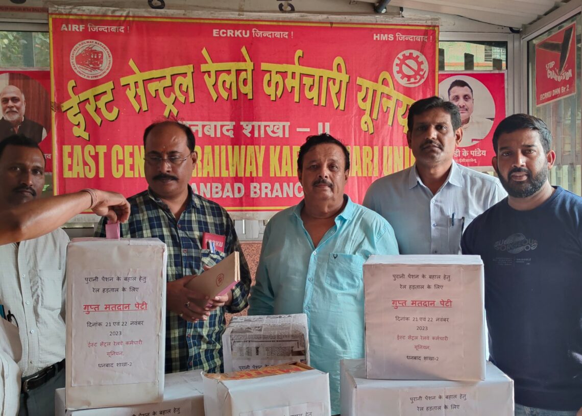 Jharkhand: Railway staff hold referendum to go on indefinite strike for old pension scheme 