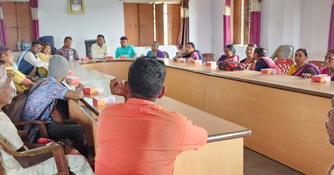 IIT ISM Dhanbad experts give tips to tribal farmers in Jamtara 