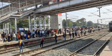 Jharkhand: Passengers protest against wrong info on coach positioning of Sasaram- Ranchi intercity express