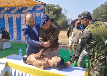 Jharkhand News: Cops learn first aid for cardiac arrest in Daltonganj
