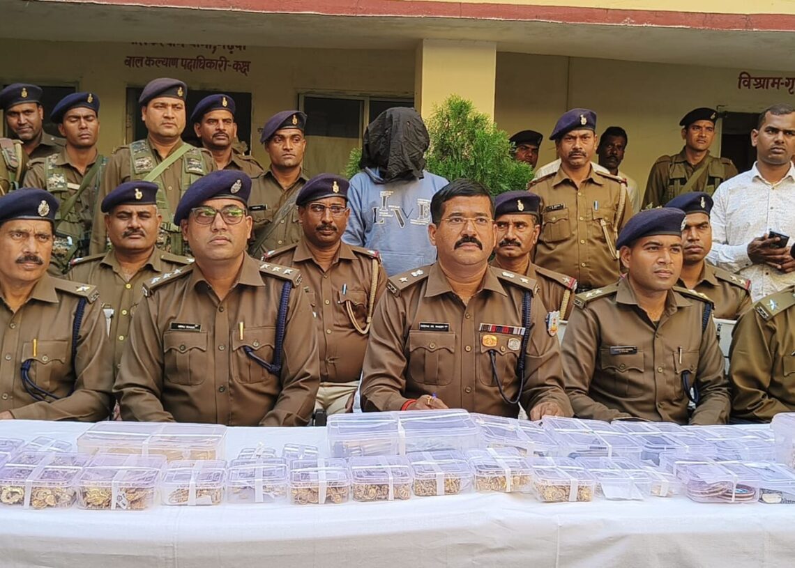 Jharkhand News: Garhwa police recover 3. 5 Kgs of looted gold ornaments