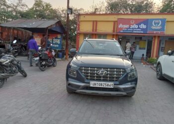 Breaking News: Police recover Rs 10 lakh from car at Jharkhand- Bengal check post