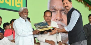 Jharkhand CM lays foundation of bridge over Barakar river in Jamtara 