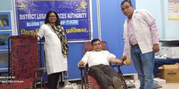 Jharkhand News: Dhanbad Civil Court judges, lawyers, staff donate blood