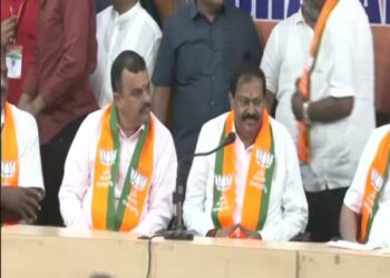 Srinivas Murthy joins BJP