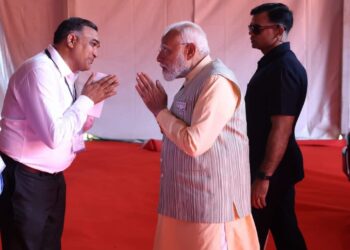 Jharkhand News: Singhbhum Chamber president Vijay Moonka meets PM Modi, hands over charter of demands