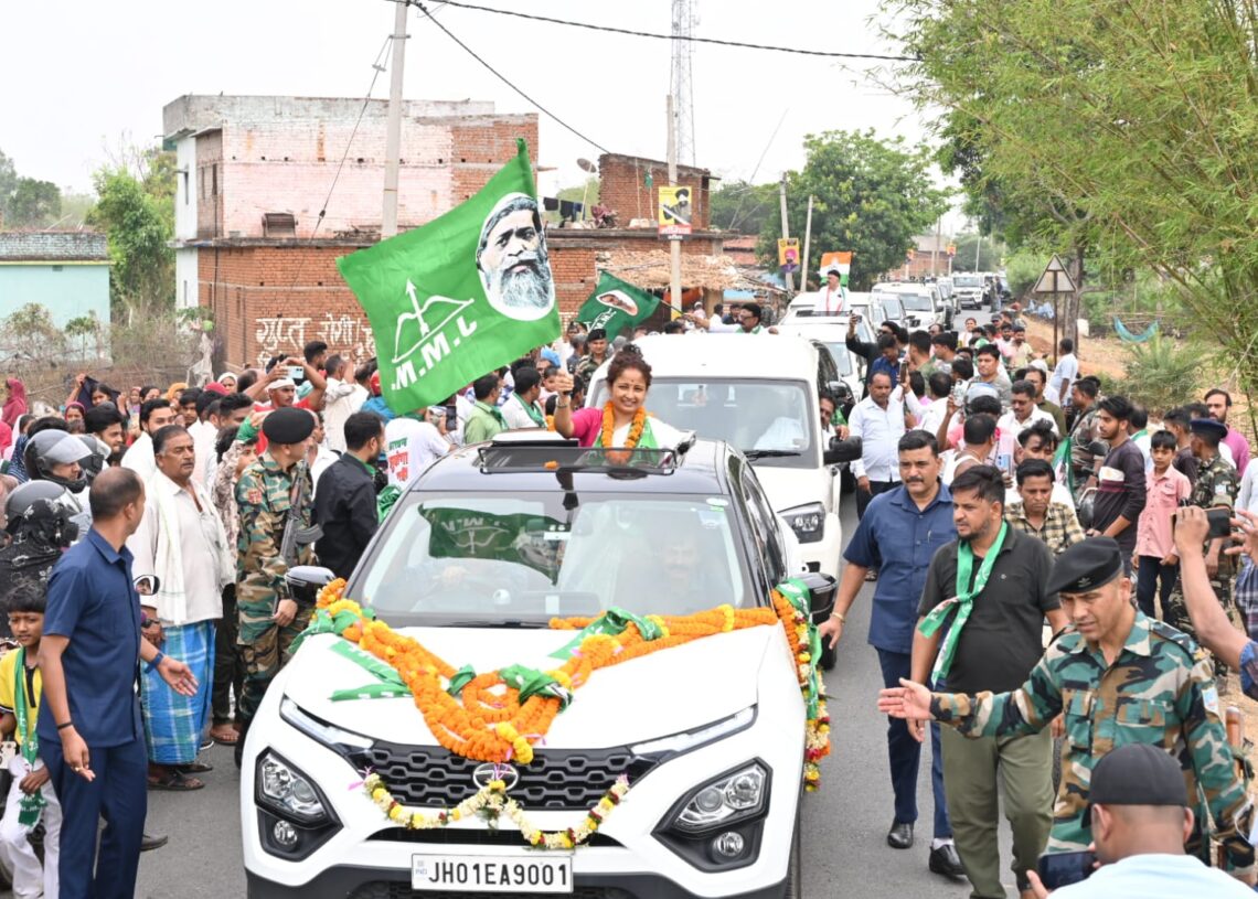 Kalpana Soren concludes poll campaign with mega road show in Gandey