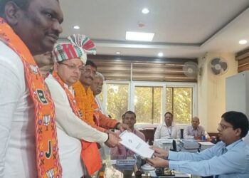 With Uttarakhand CM, Sudesh Mahto by his side, Sanjay Seth files papers for Ranchi LS seat