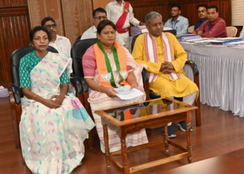 Jharkhand Elections: Political stir in Dumka as Sita and Nalin file papers 