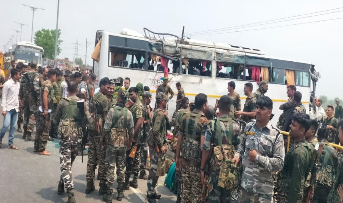 Jharkhand News: One paramilitary personnel dies as bus turns turtle in Giridih