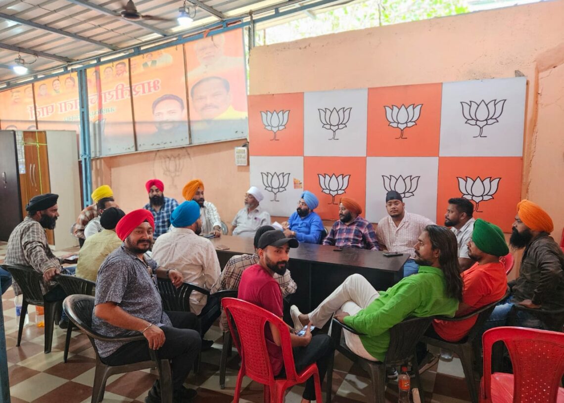 Sikh youth rally to support PM Modi's ‘400 Paar’ slogan in Jamshedpur