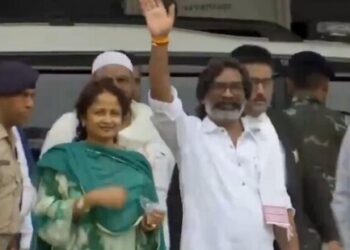 Hemant Soren comes out of jail
