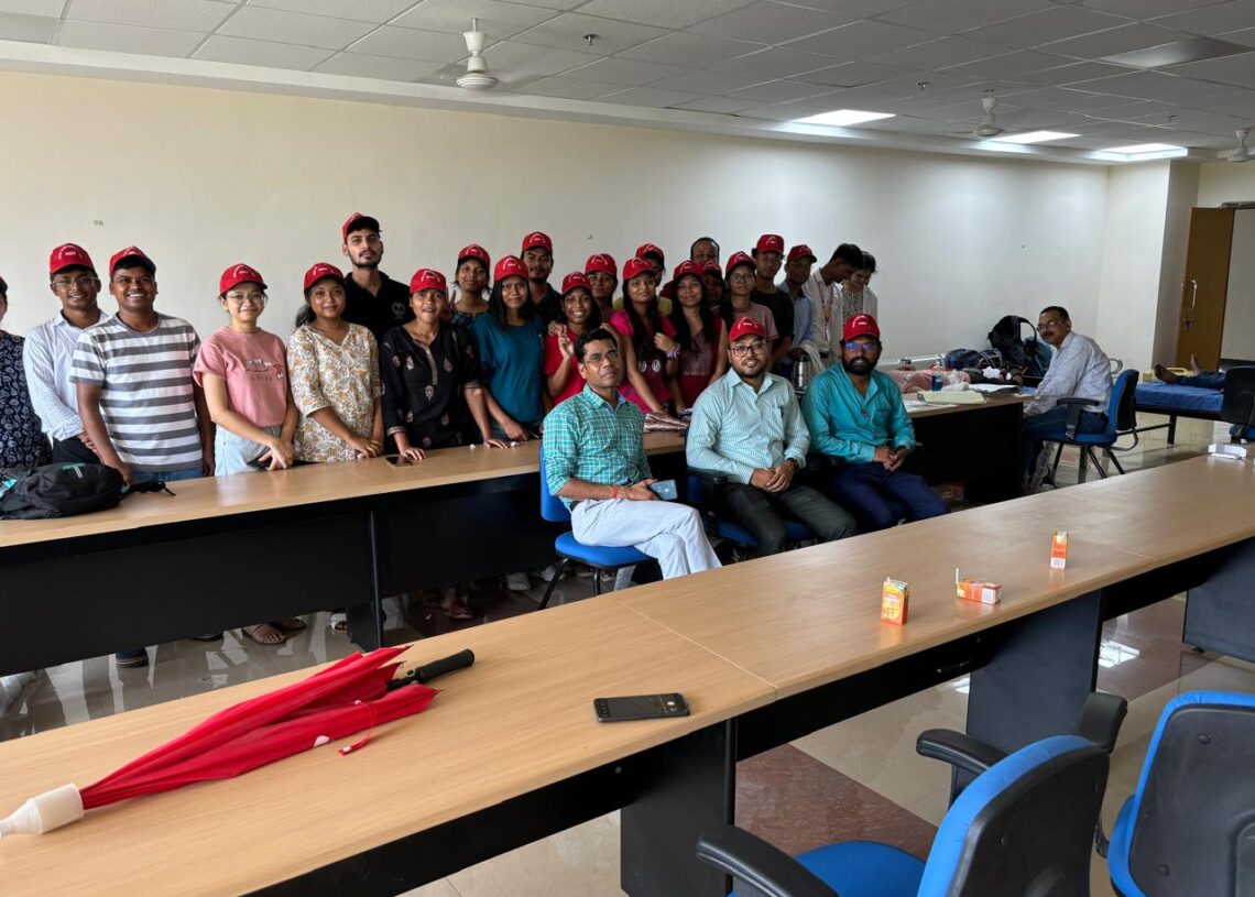 Jharkhand News: Girl medicos outnumber boys in donating blood at MMCH Daltonganj