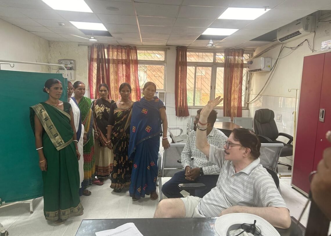 Palamu Civil Surgeon inspects MMCH during morning walk 