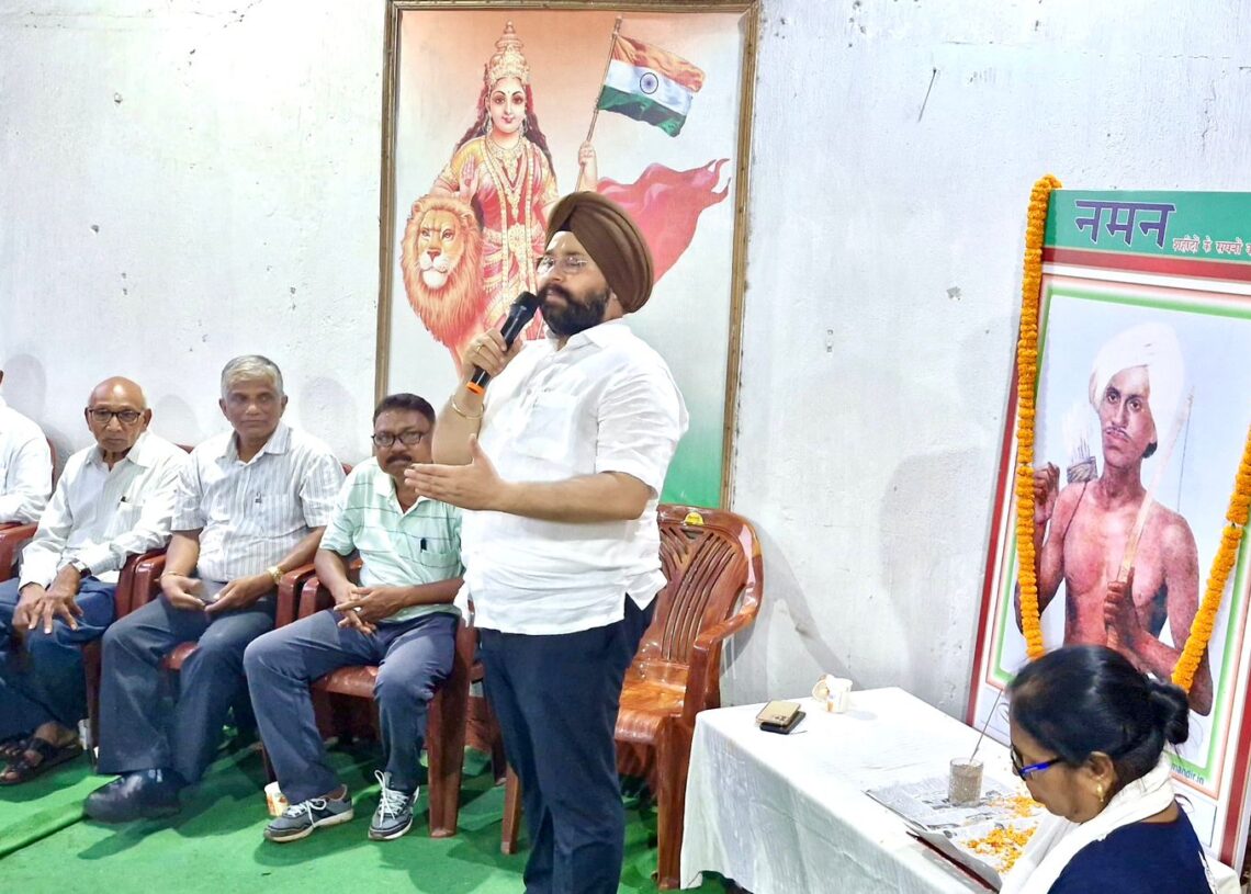 Naman pays tribute to Lord Birsa Munda