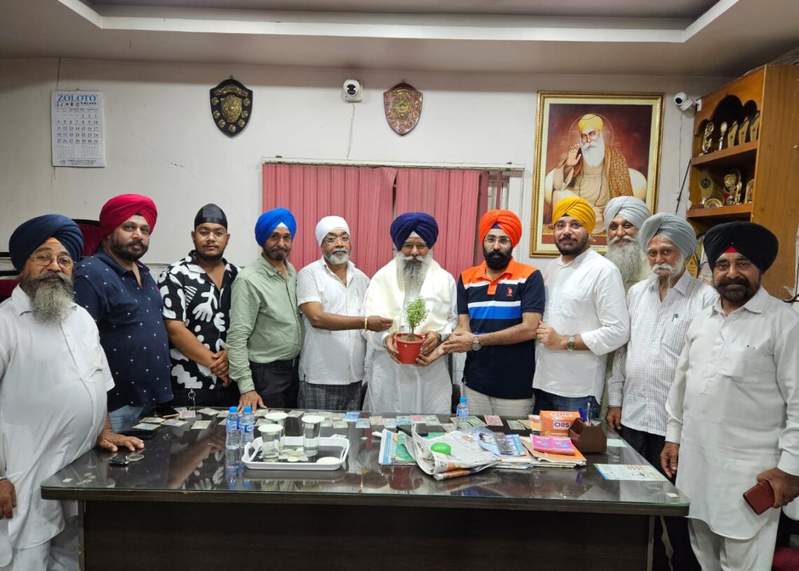 Sakchi Gurudwara President Nishan Singh honoured