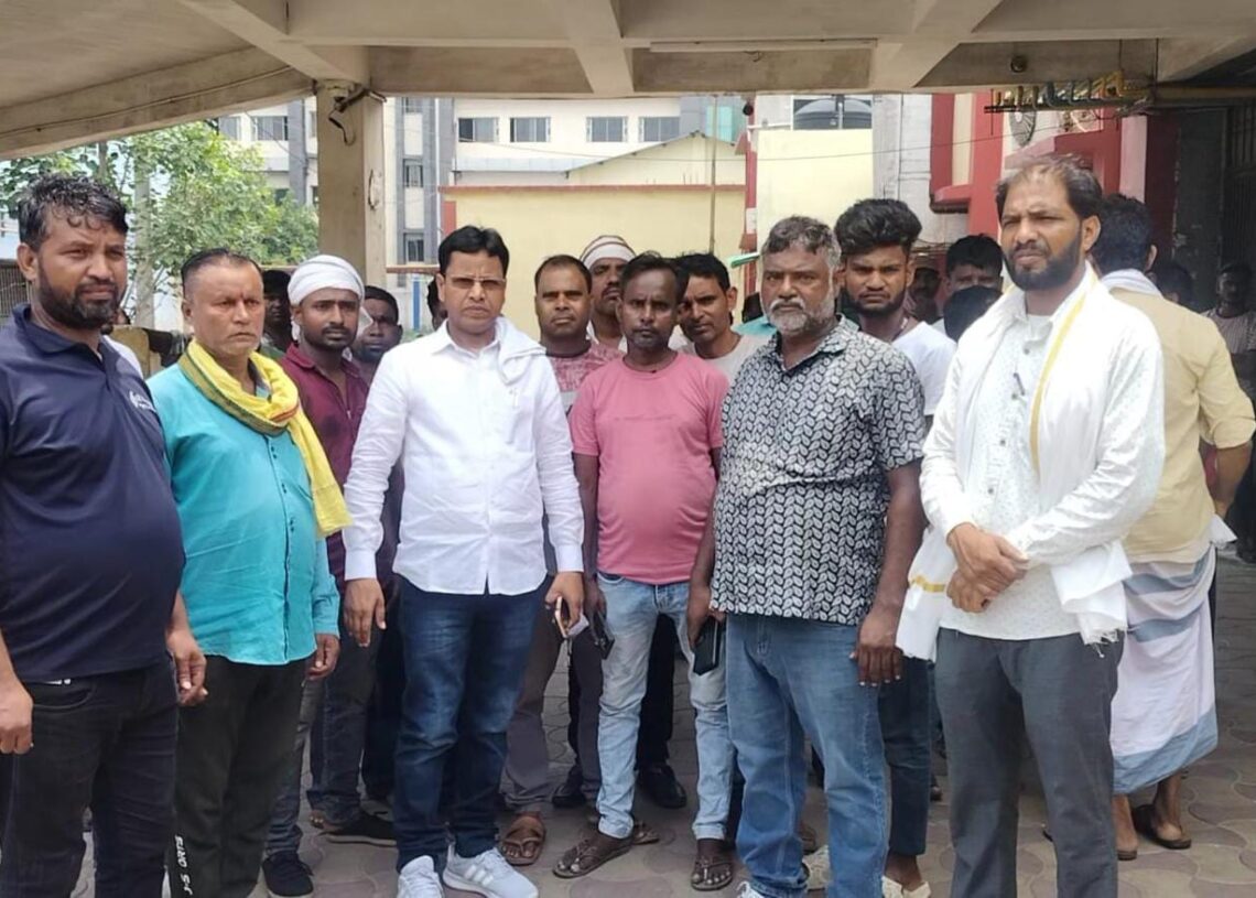 Jharkhand News: Three including a minor die in road mishap in Dhanbad