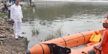 NDRF team reaches Kharkai river to search bodies of two teenagers who drowned in Adityapur