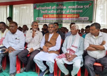 Babulal Marandi stages sit-in protest, says loot of tribal land  unabated under JMM-Cong govt