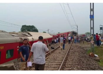 Several trains cancelled and diverted due to derailment of Howrah-Mumbai Mail