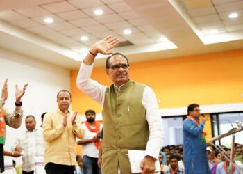 Hemant Soren govt promised 5 lakh jobs, but jobs only appeared on billboards, says Shivraj Singh Chouhan