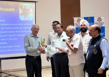 Jharkhand News: 12 senior doctors of coal belt felicitated for outstanding services