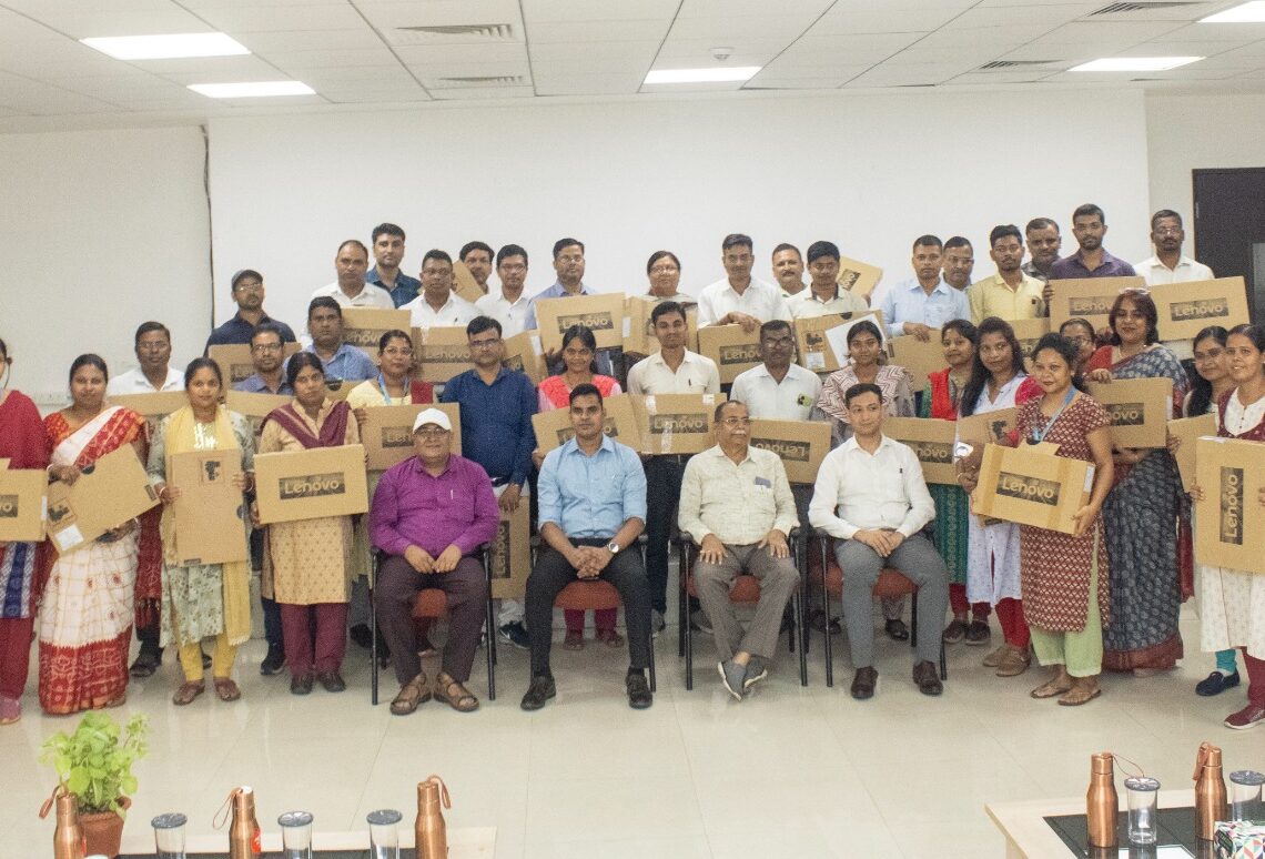 MTMC Jamshedpur distributes 40 laptops to 20 govt schools