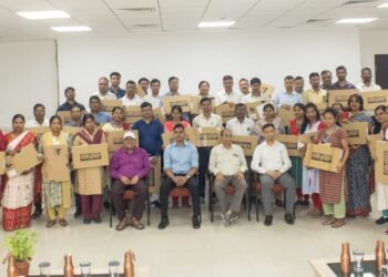 MTMC Jamshedpur distributes 40 laptops to 20 govt schools