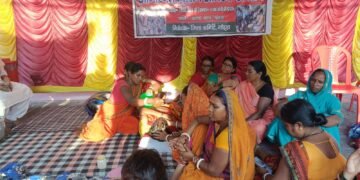 Jharkhand News: Tension mounts in Godda as health condition of agitating school cooks becomes critical