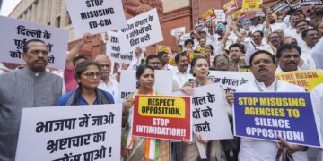 INDI Alliance MPs protest in Parliament premises