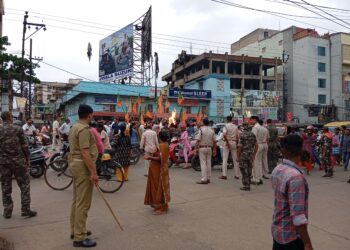 Jharkhand News: BJP activists burn CM Hemant Soren’s effigy in Adityapur