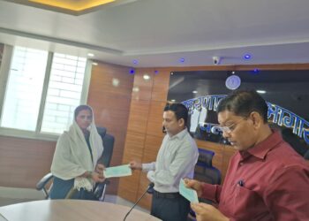 Four bereaved families of poll personnel get ex-gratia relief in Daltonganj