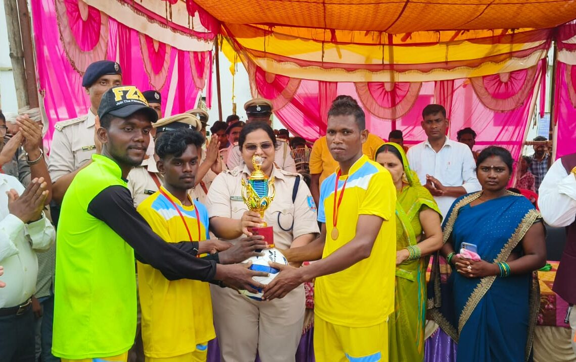 On Palamu SP’s initiative musical chair event held for women, football tourney for boys