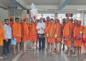 Jamshedpur social worker sends off Kanwaria Group with warm wishes