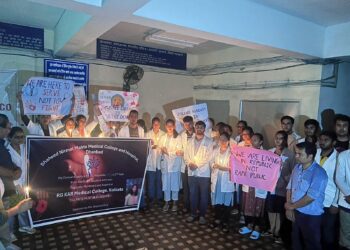 Kolkata doc’s murder: Strike continues in RIMS, 5 medical colleges take out candle march in support