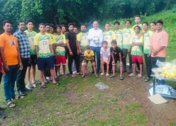 BJP leader distributes sports material in Jamshedpur to boost talent