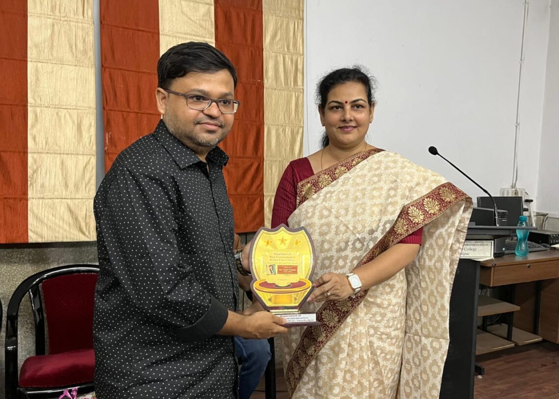 Mumbai-based screenwriter leads workshop on script writing at Karim City College