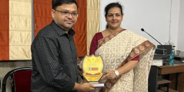 Mumbai-based screenwriter leads workshop on script writing at Karim City College