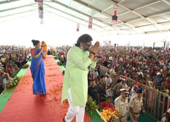 Jharkhand CM transfers Rs 1000 honorarium in 7 lakhs women’s bank accounts