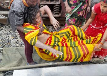 Injured train passenger gets medical attention at Daltonganj railway station