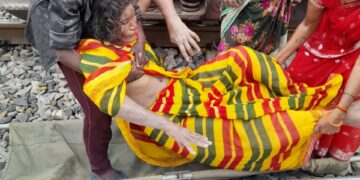 Injured train passenger gets medical attention at Daltonganj railway station