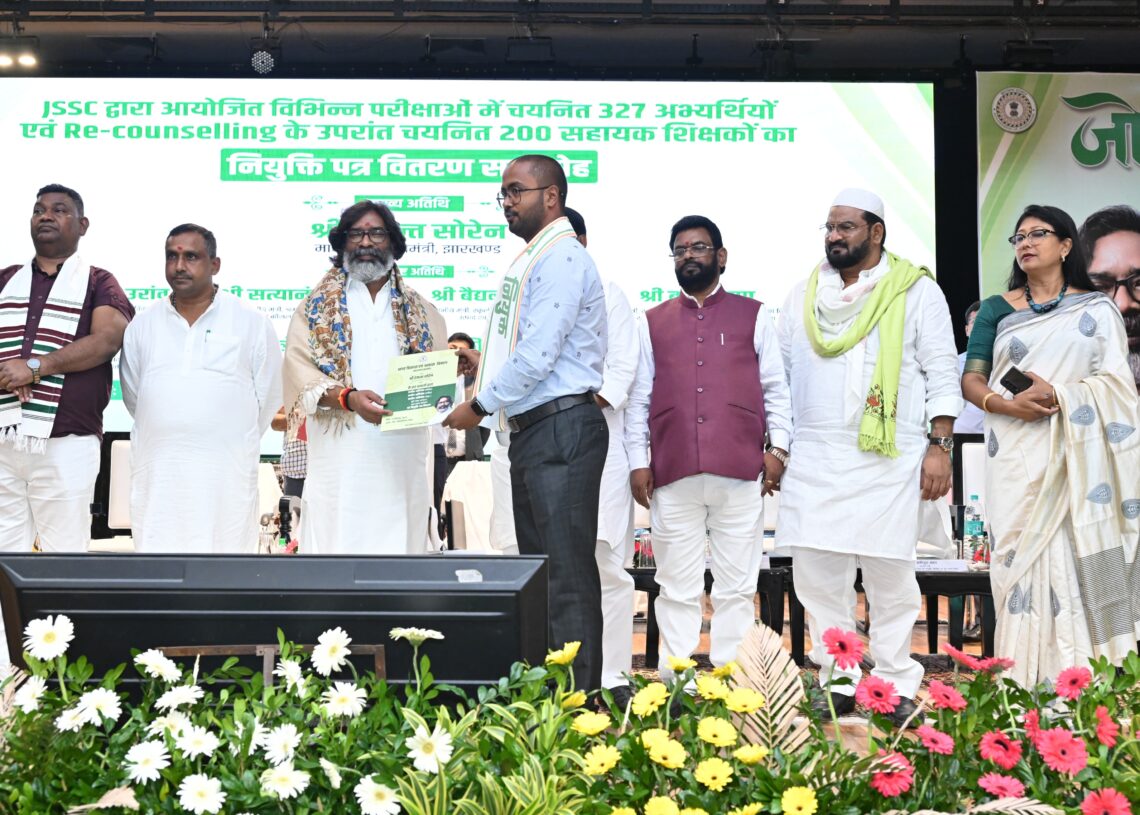 Jharkhand CM Hemant Soren hands over govt job letters to 527