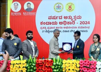 Karnataka IAS officer from Jharkhand gets ‘Best Revenue Officer’ award
