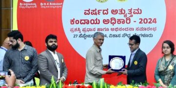 Karnataka IAS officer from Jharkhand gets ‘Best Revenue Officer’ award